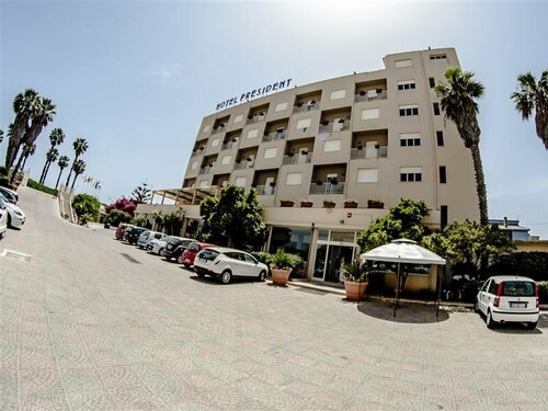 Внешний вид отеля Hotel President Sea Palace в Ното, фото 1