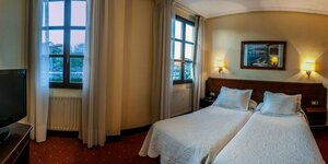 Las Rocas (Llanes, Calle Marqués de Canillejas, 3), hotel