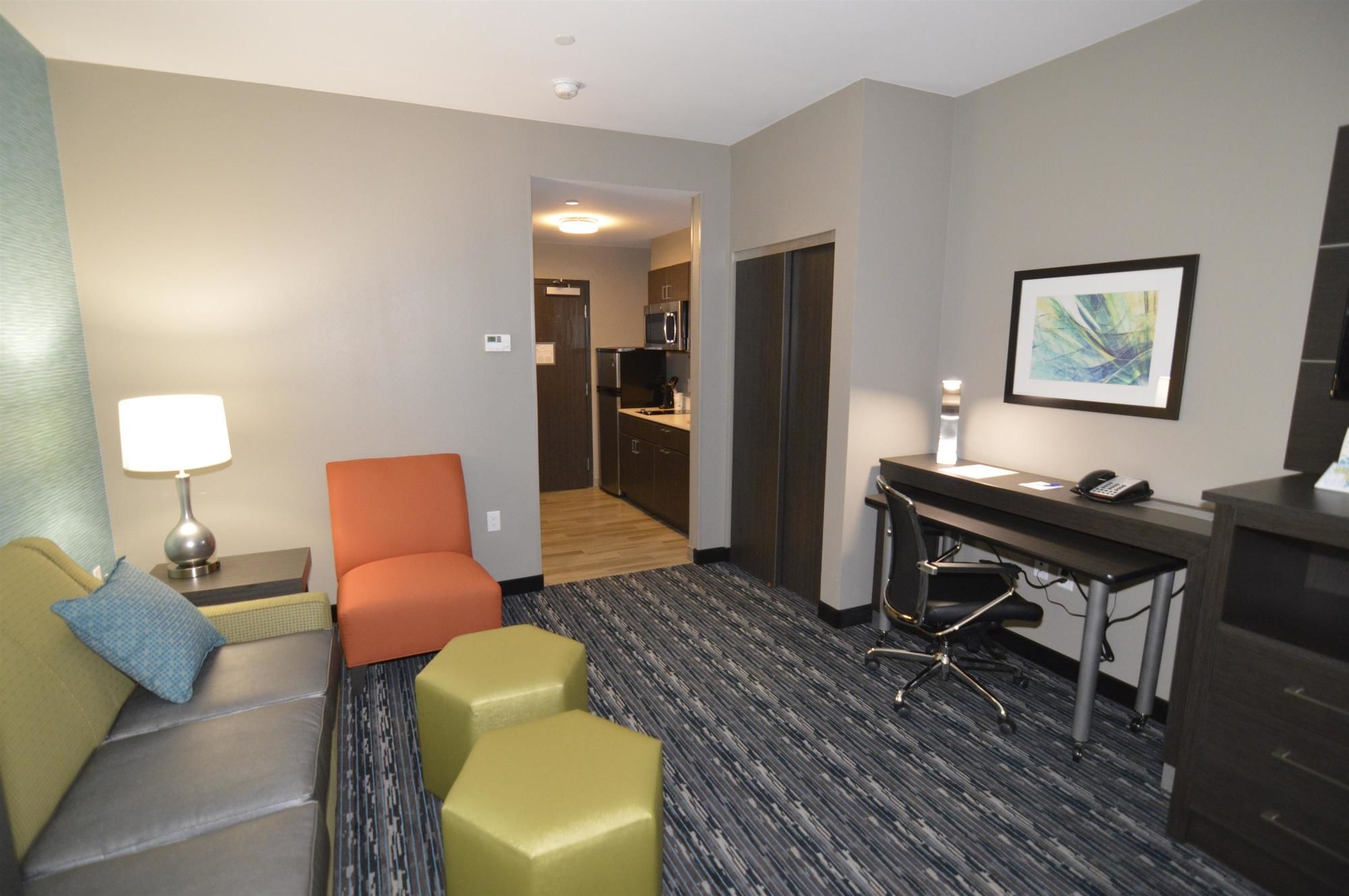 Фото Best Western Plus Pasadena Inn & Suites