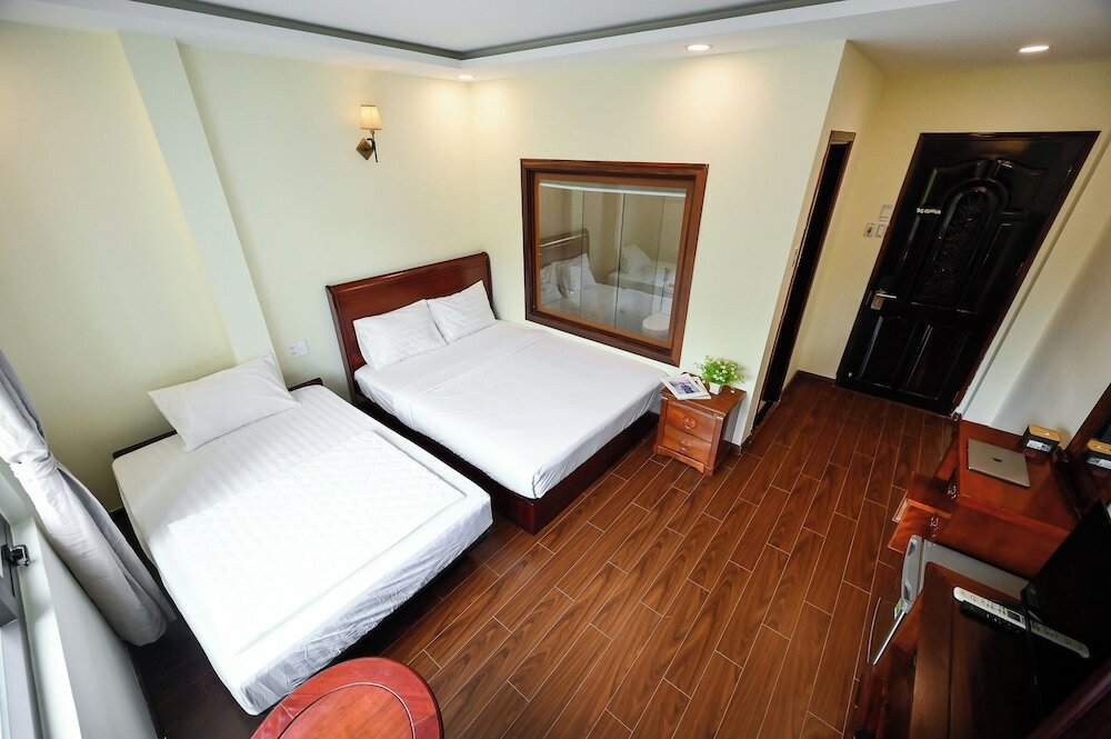 Фото Red Sun Airport Saigon Hotel