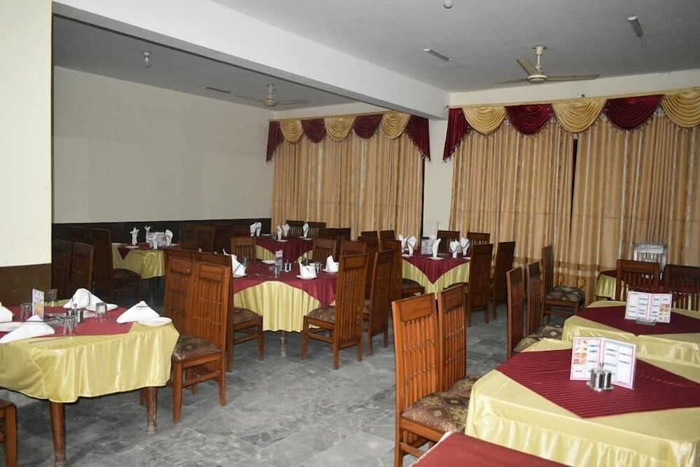 Фото Hotel Deewan-e-Aziz International