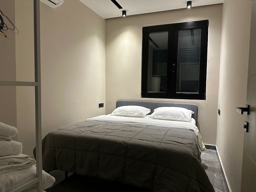 Фото La Mirage Suites & Apartments