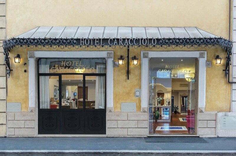 Гостиница Hotel Caracciolo в Риме