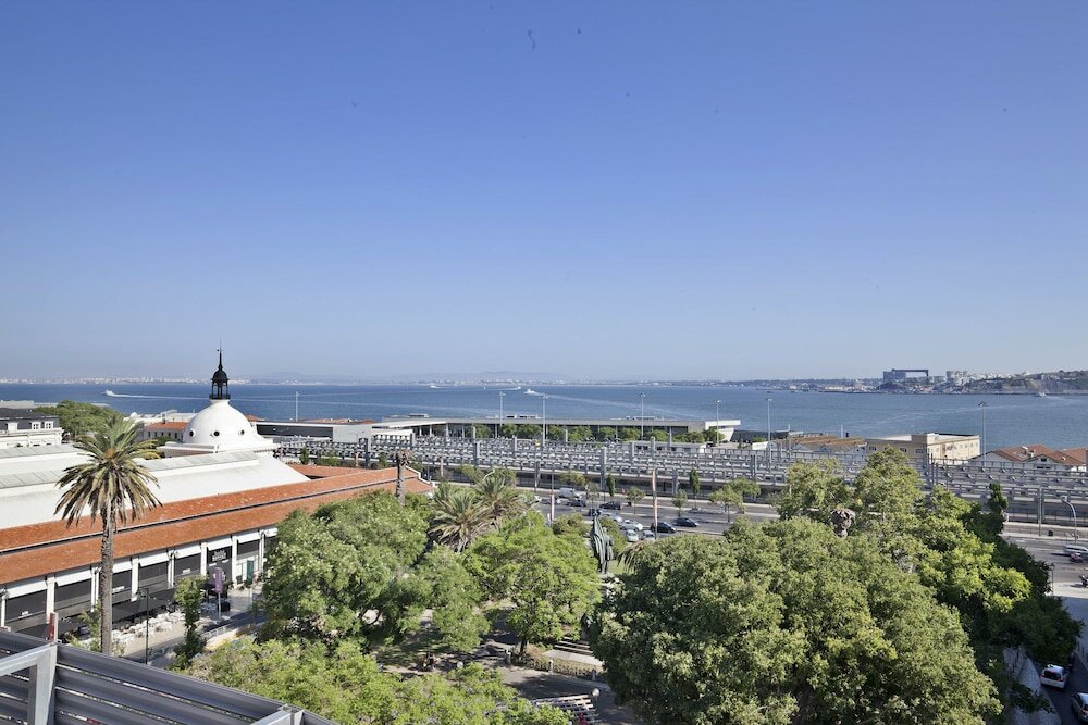 Фото Lisbon Five Stars Apartments 8 Building