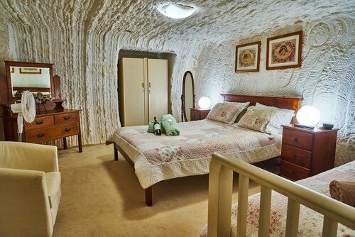 Гостиница Underground Bed and Breakfast в Кубер-Педи