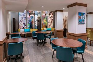 Гостиница Courtyard by Marriott Nassau Downtown/Junkanoo Beach