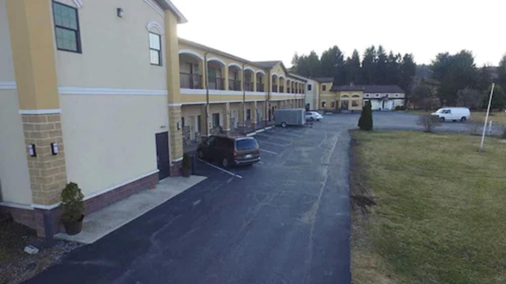 Фото Budget Inn Williamsport