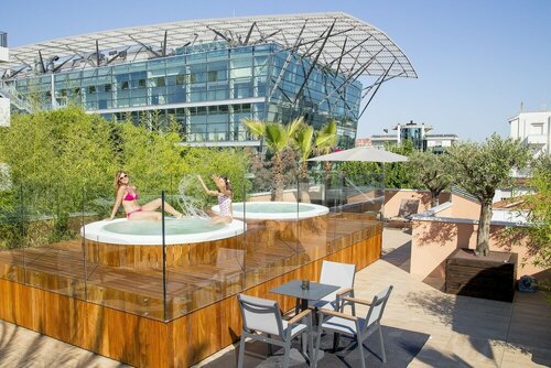 Гостиница Metropole Ceccarini Suite в Риччоне