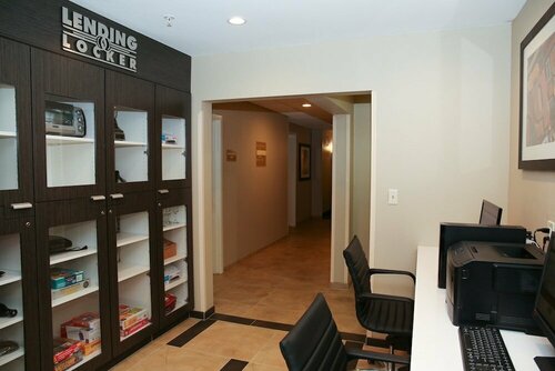 Гостиница Candlewood Suites Portland - Scarborough by Ihg в Скарборо
