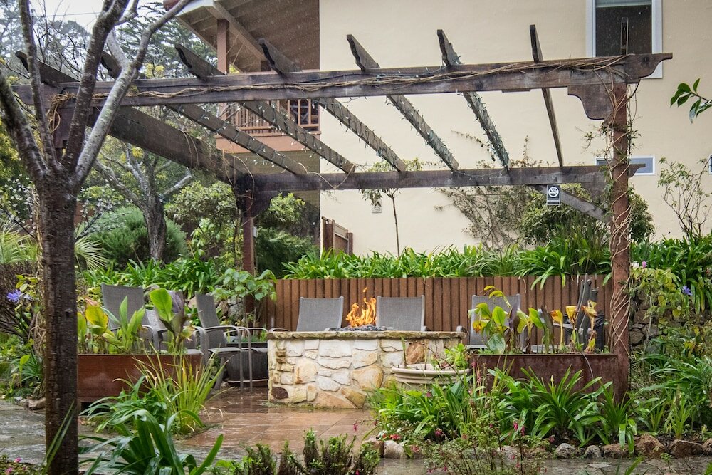 Фото Vendange Carmel Inn & Suites