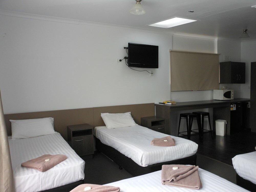 Фото Parkway Motel