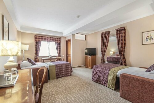 Гостиница The Coppid Beech Hotel