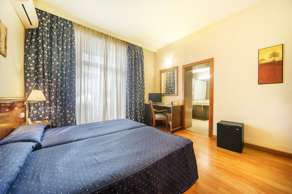 Фото Óbal Urban Hotel