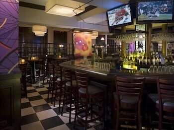 Фото Carleton of Oak Park