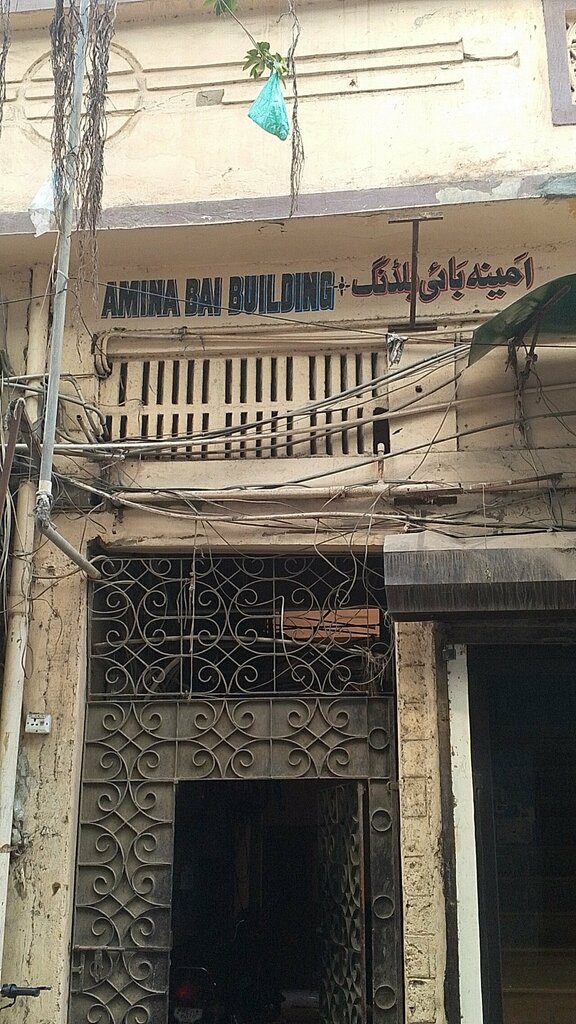 Hotel Amina Bai Building, Karachi, photo