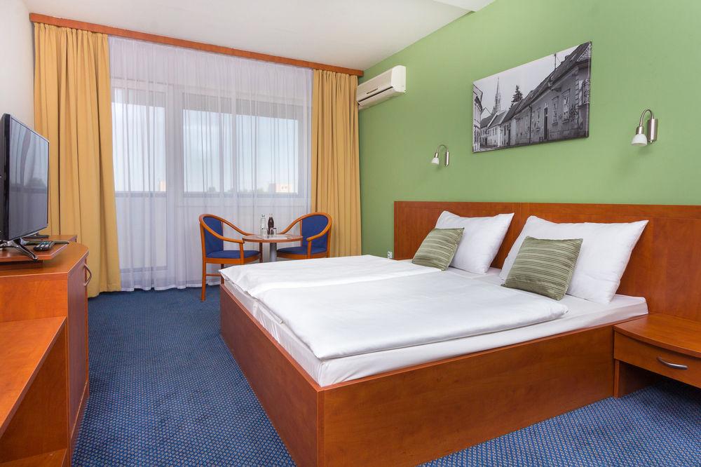 Фото Hotel Bratislava
