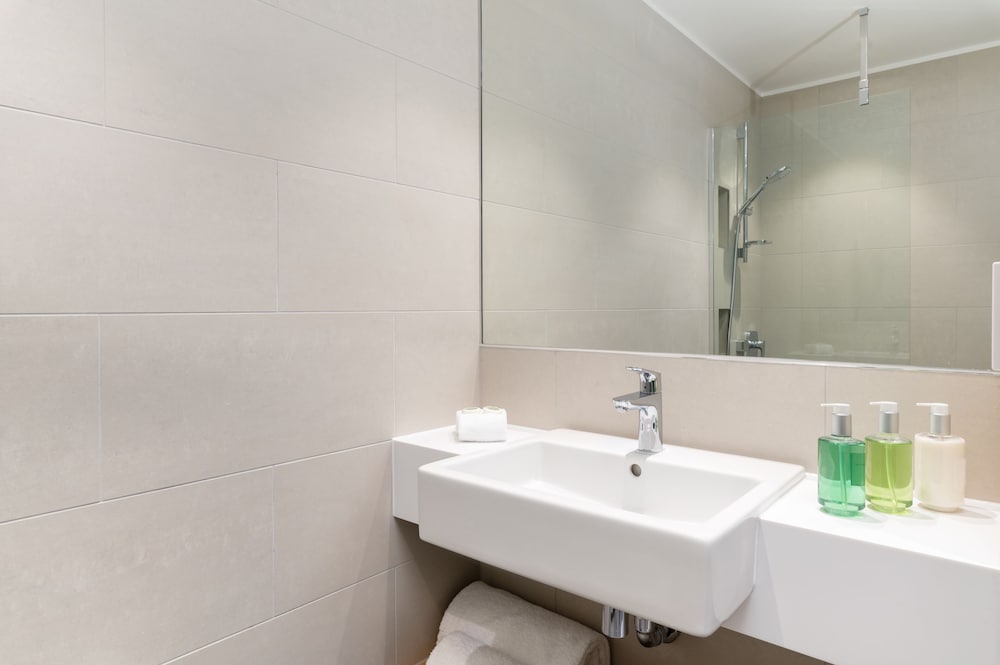 Фото The Lincoln Suites