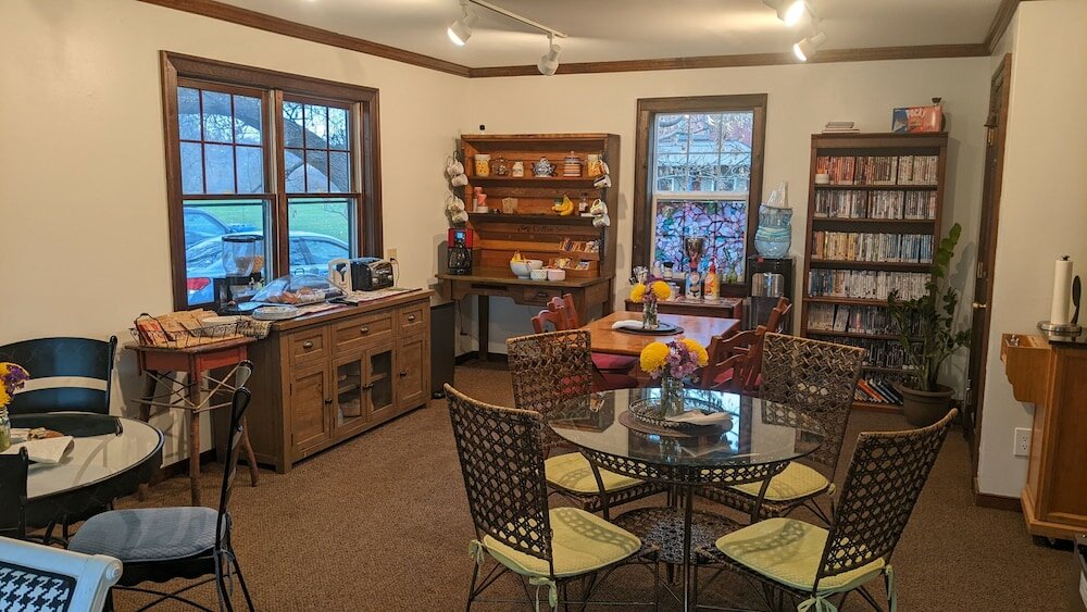 Фото The Meadowlark Inn