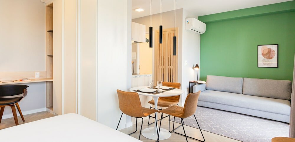 Фото Charlie Brooklyn Studios