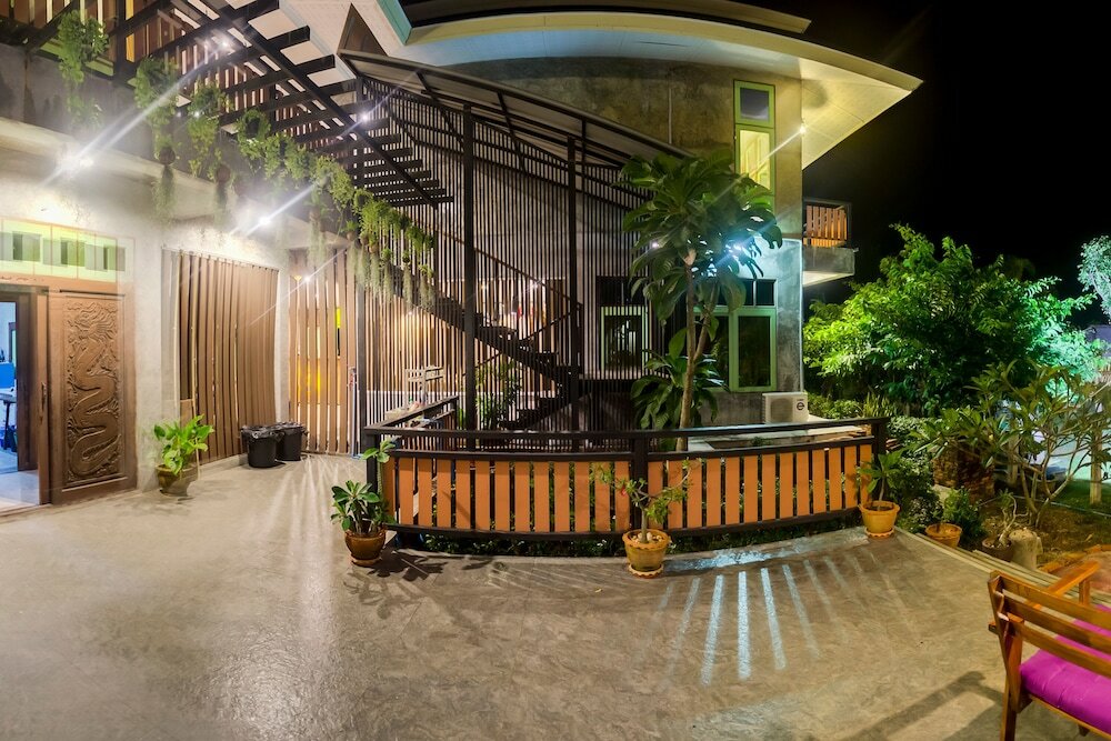 Фото Tonmai Suites