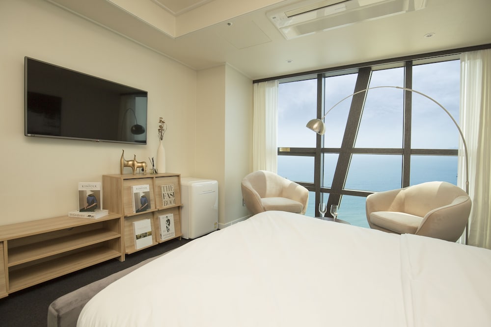 Фото Uh Suite The Haendae