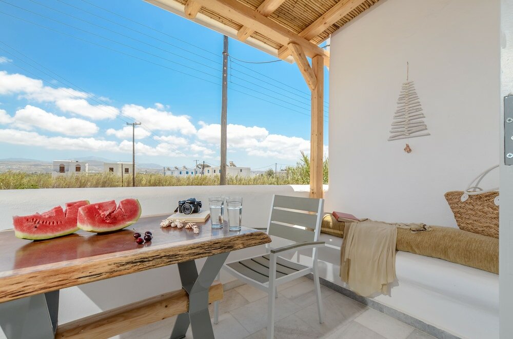 Фото Birikos Studios & Apartments