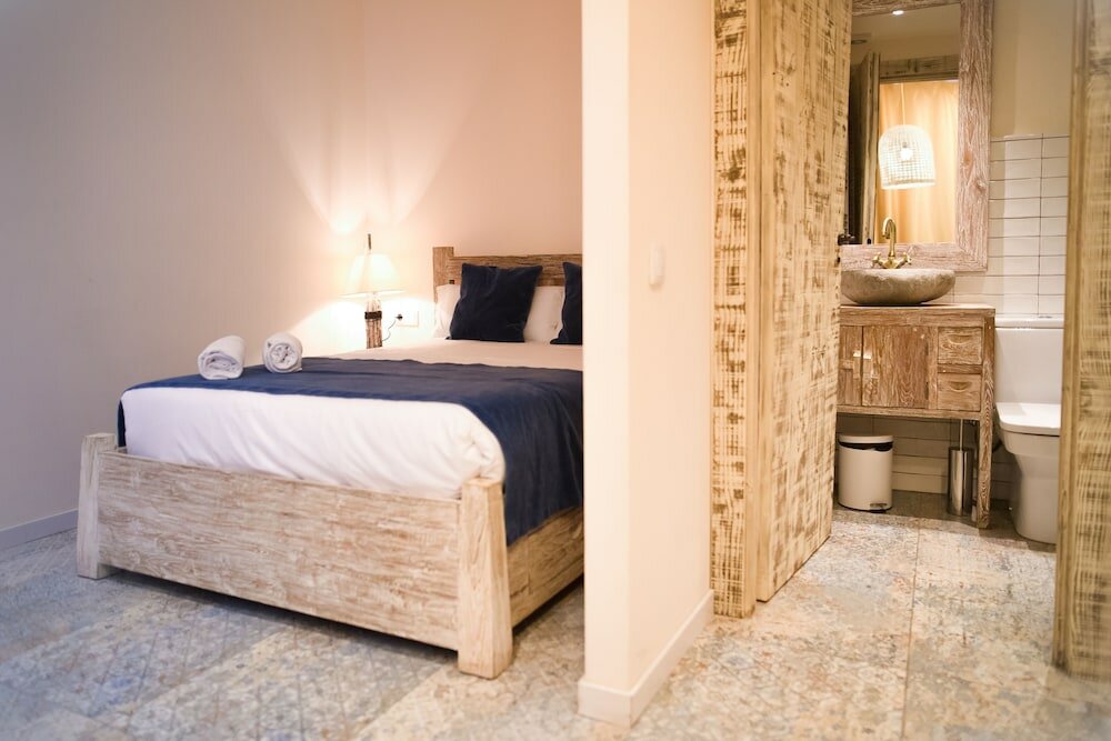 Фото La Bodega Suites