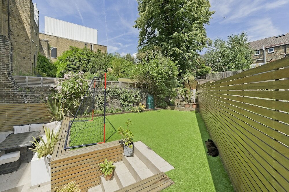 Фото Beautiful Battersea Home by Clapham Junction by UnderTheDoormat