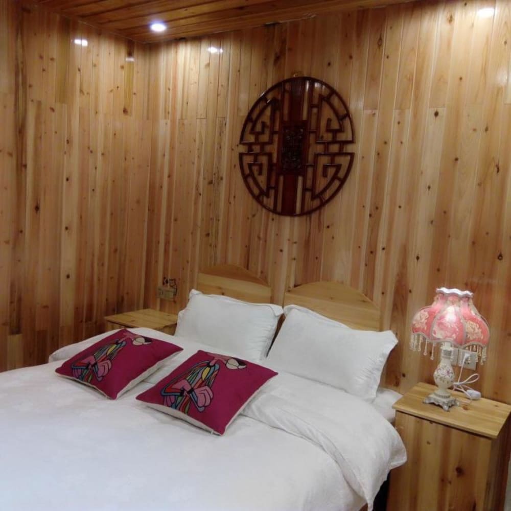 Фото Fenghuang Nanmu Inn No. 1