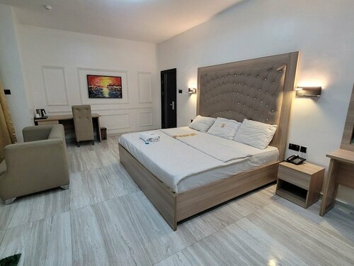 Гостиница The Charis Hotel and Suites в Порт-Харкорте