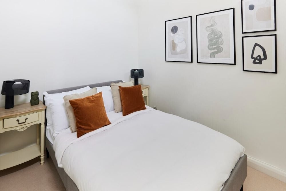 Фото The London Nest - Trendy 3bdr House