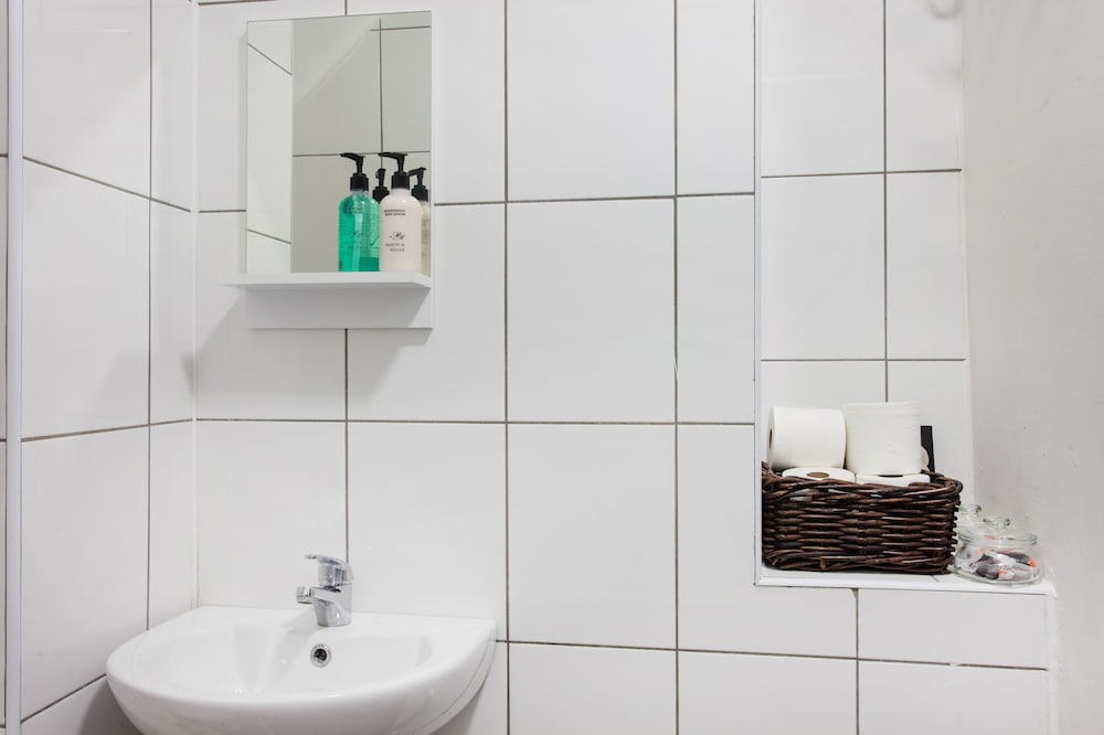 Фото Cosy High Floor Studio Greek Street Soho