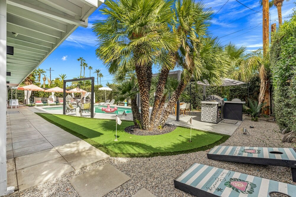 Фото The Blush & Beverly