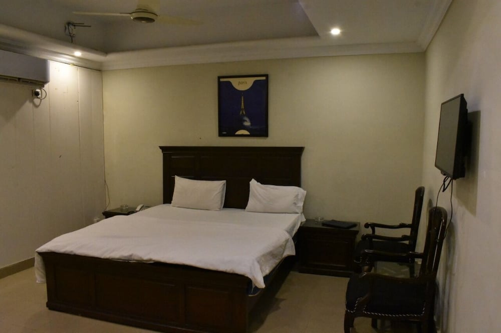 Фото Hotel Royal Gardens Jail Road