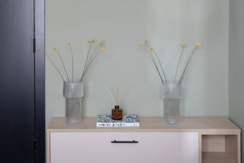 Фото Bob W Tower Hill Studios