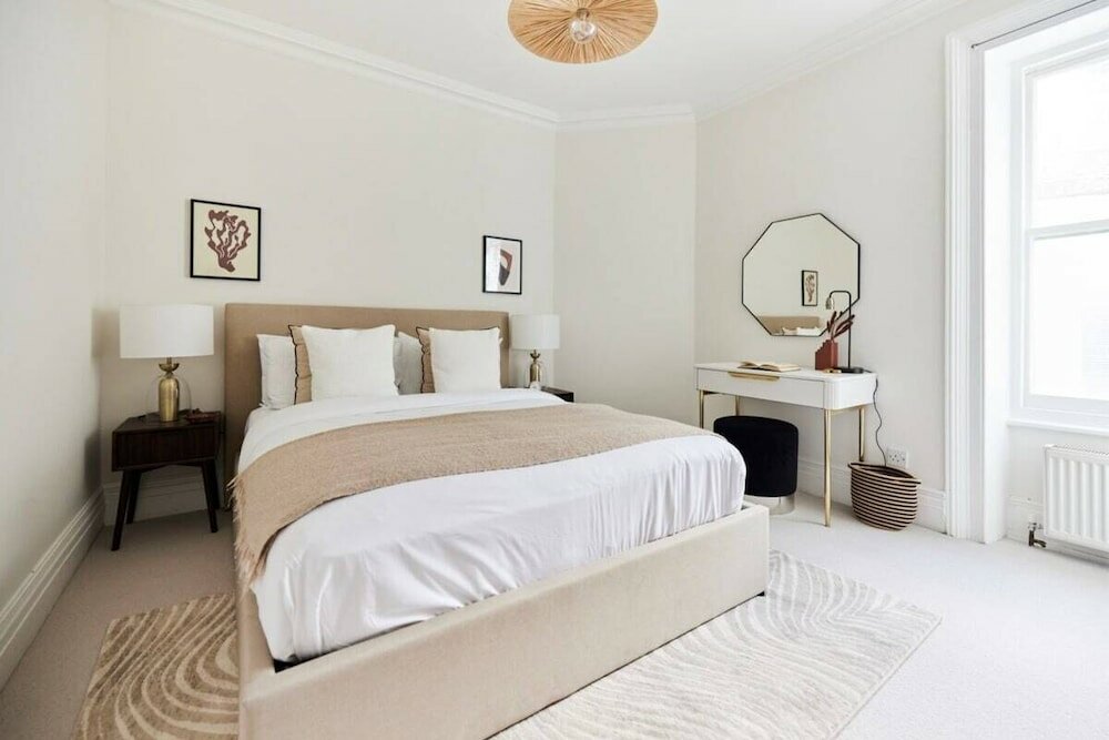 Фото The Hyde Park Mansion Place - Lovely 3bdr Flat