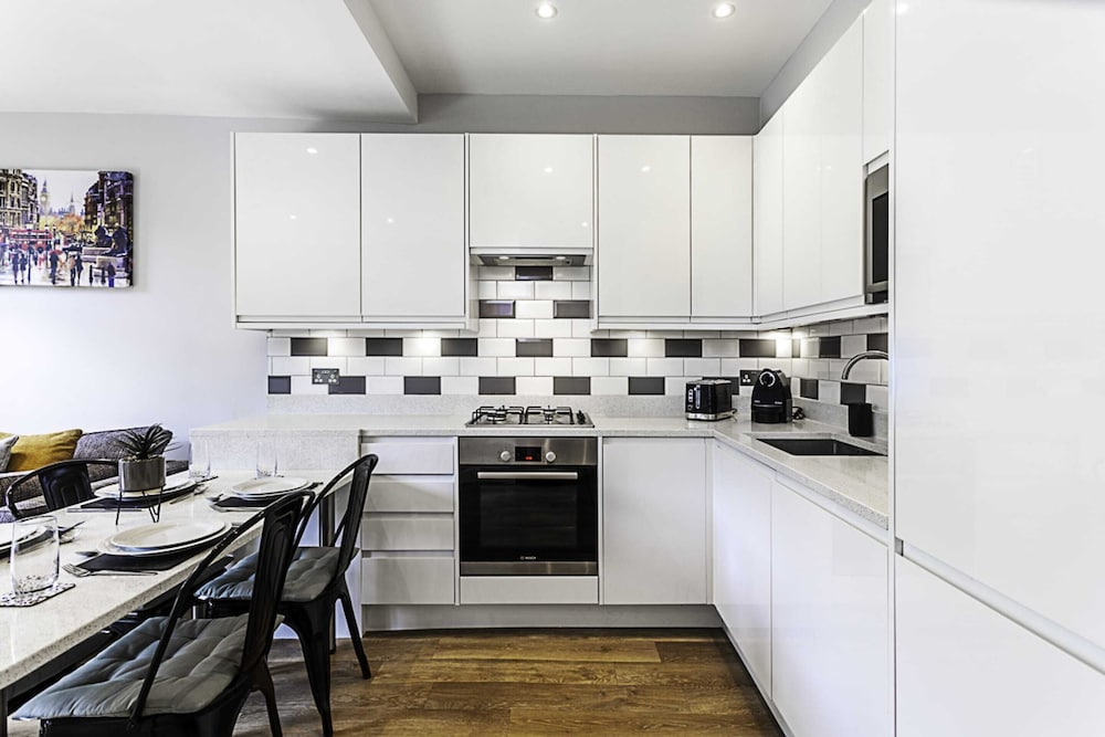 Фото Cozy 2 Bed Apartment in Chiswick