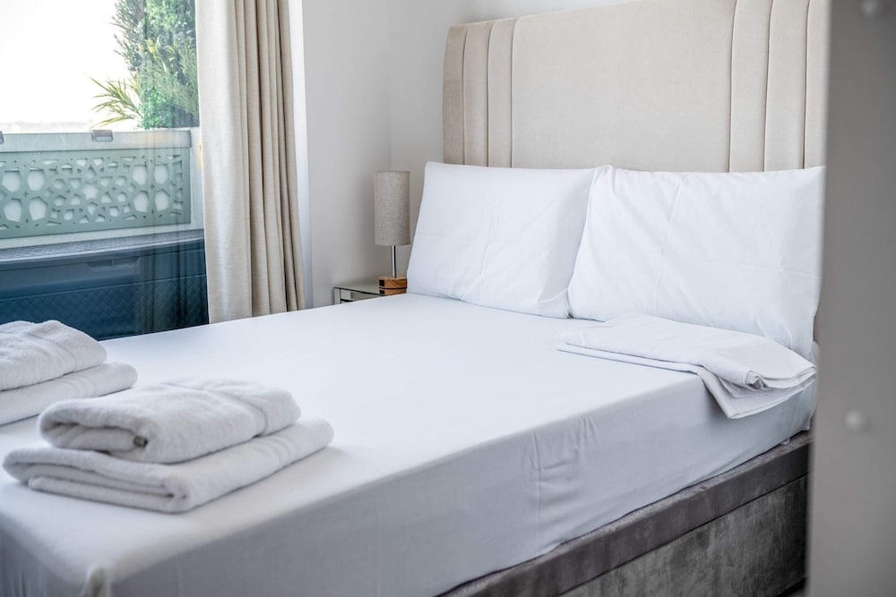 Фото Canary Wharf Retreat With Free Secure Parking