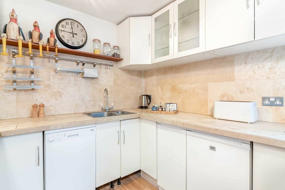 Фото Bright Bayswater Apartment