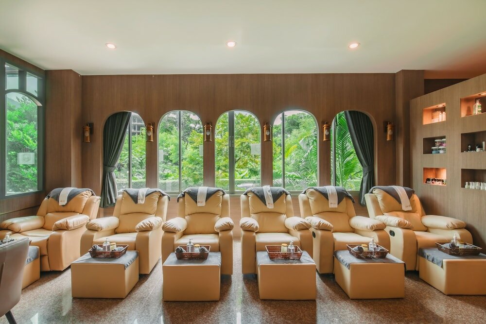 Фото Elite Suites Hotel Patong