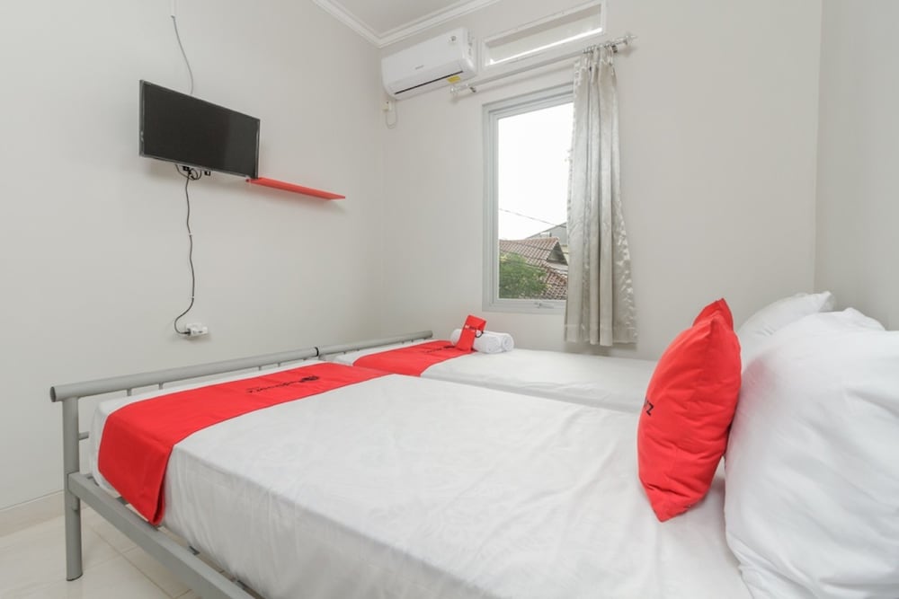 Фото RedDoorz @ Cipete Raya