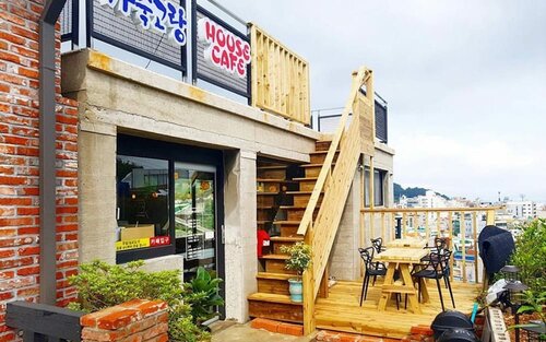 Гостиница Tongyeong Gajukgorang House в Тхонъёне