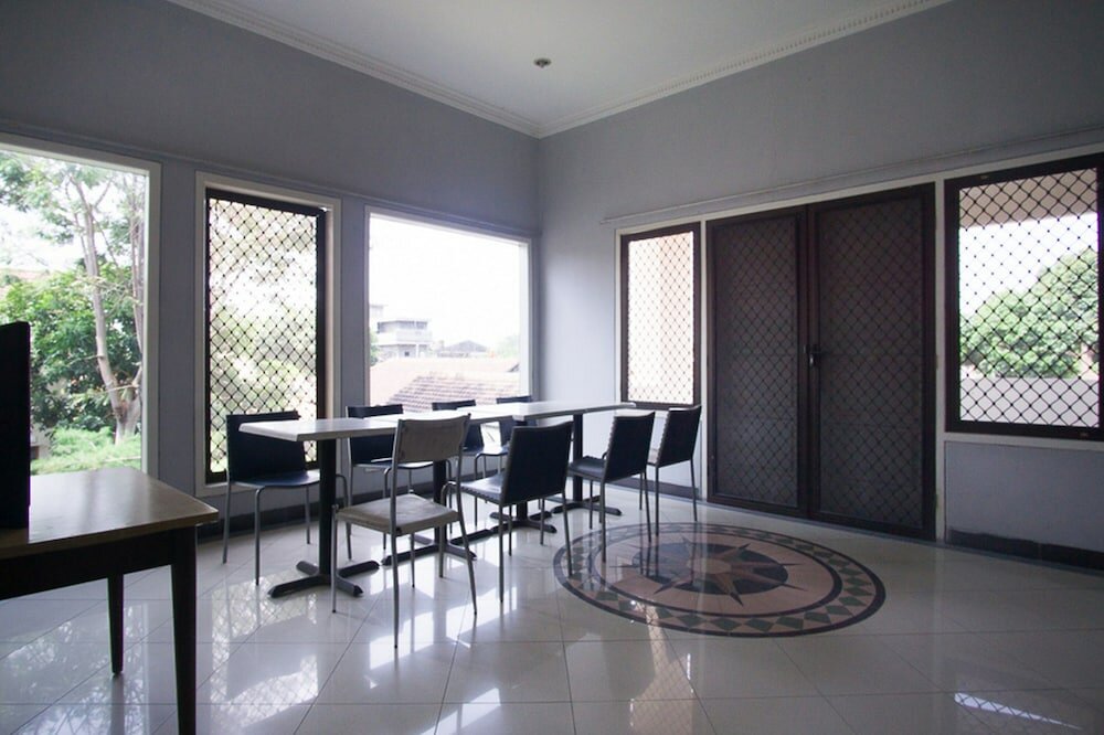 Фото RedDoorz near Rumah Sakit Baptis Kediri