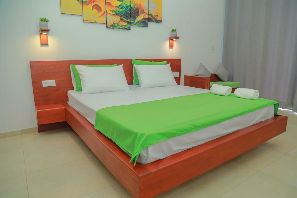 Фото Travellers Hotel Hikkaduwa