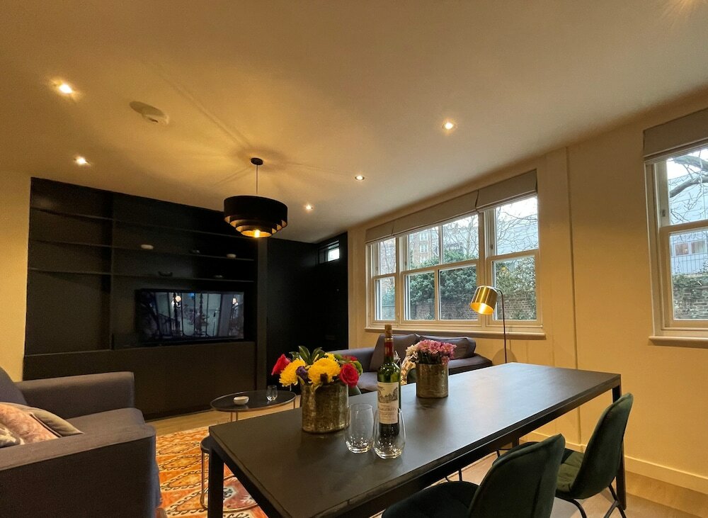 Фото Altido Chic Mews house in S Kensington