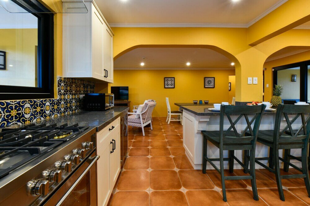 Фото Newly Renovated! Polynesian Themed in Noord!