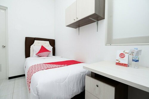 Гостиница Oyo 1884 Sunshine Hostel в Семаранге