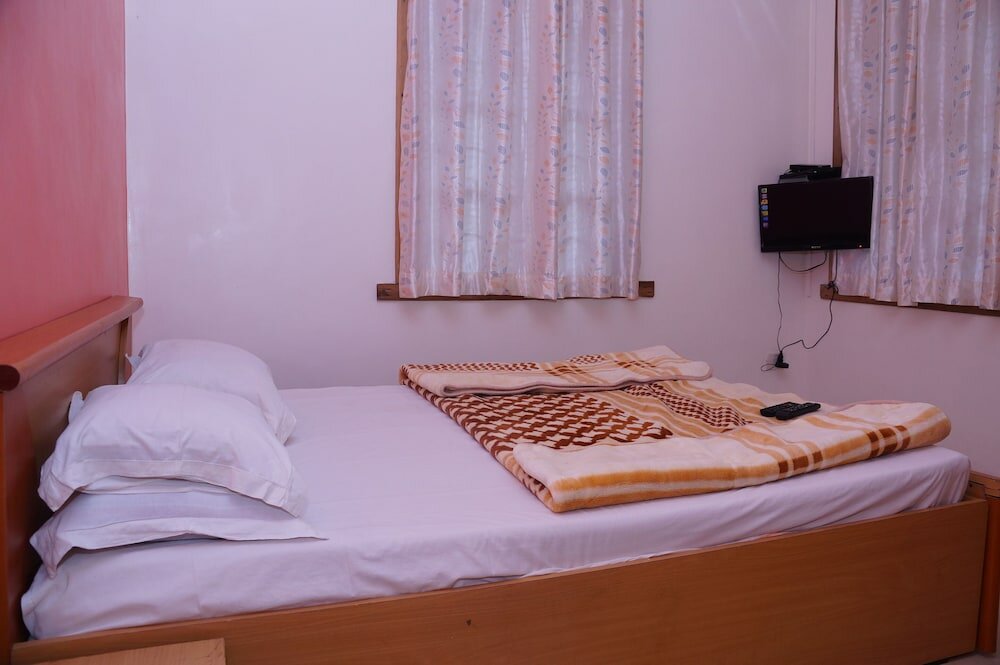 Фото Hotel Godai Girikunj