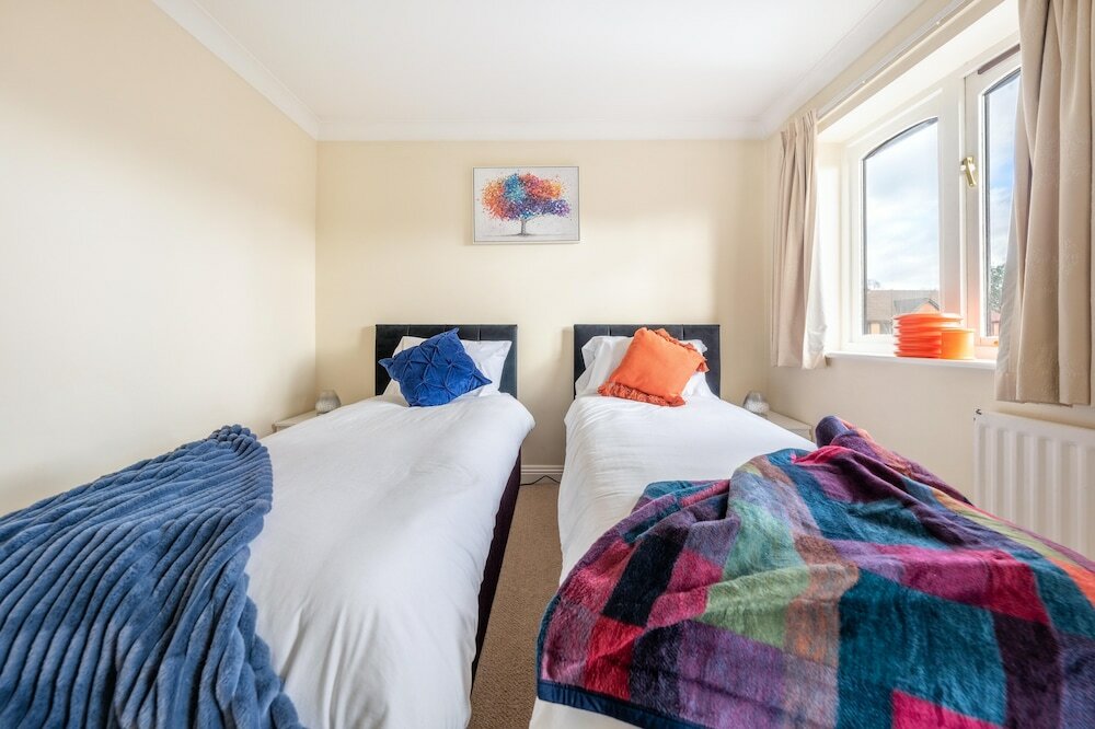 Фото Pierocks Wickets Luxury Entire House, Free Parking and Wi-fi in Maidenhead