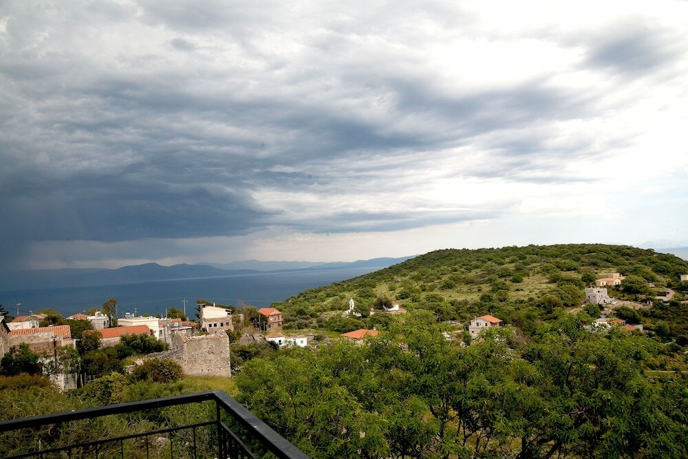 Фото Unique Hideaway with Serene Panoramic views